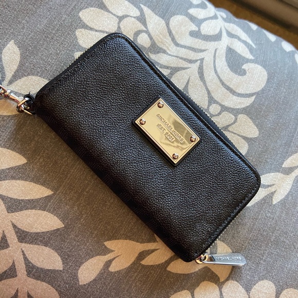 Michael Kors Handbags - Michael Kors Wallet